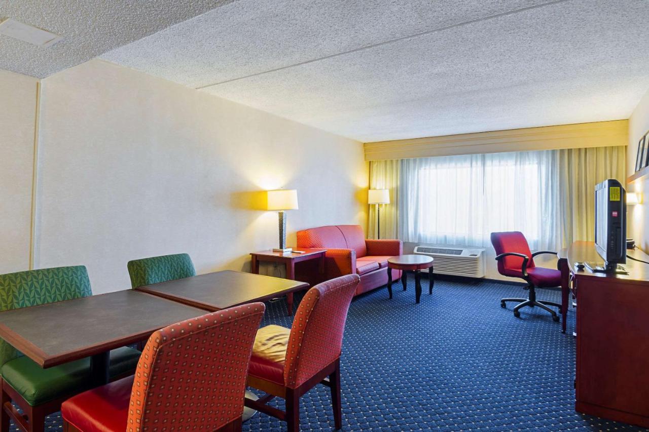King Suite - Accessible/Non-Smoking at Quality Inn Boston - Revere