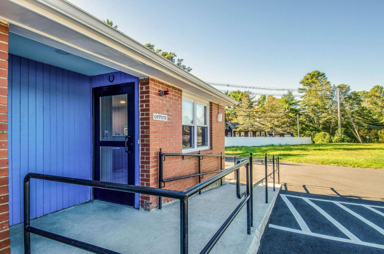 | Rodeway Inn Middleboro-Plymouth