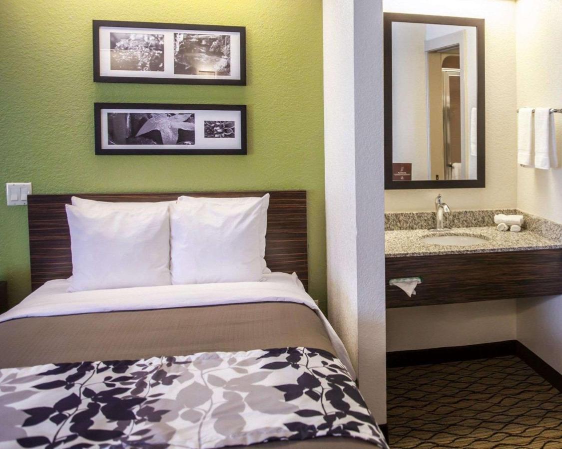 Double Room with Two Double Beds - Accessible/Non-Smoking at Sleep Inn Rockville