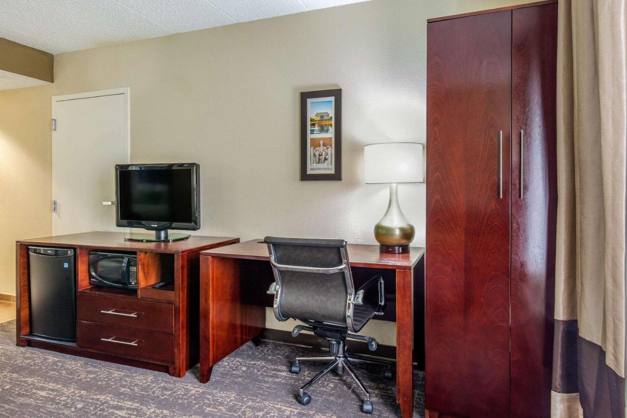 Queen Room with Mobility Accessible - Accessible/Non-Smoking at Comfort Inn College Park North