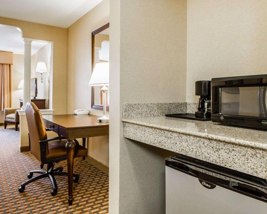 | Comfort Inn & Suites Scarborough