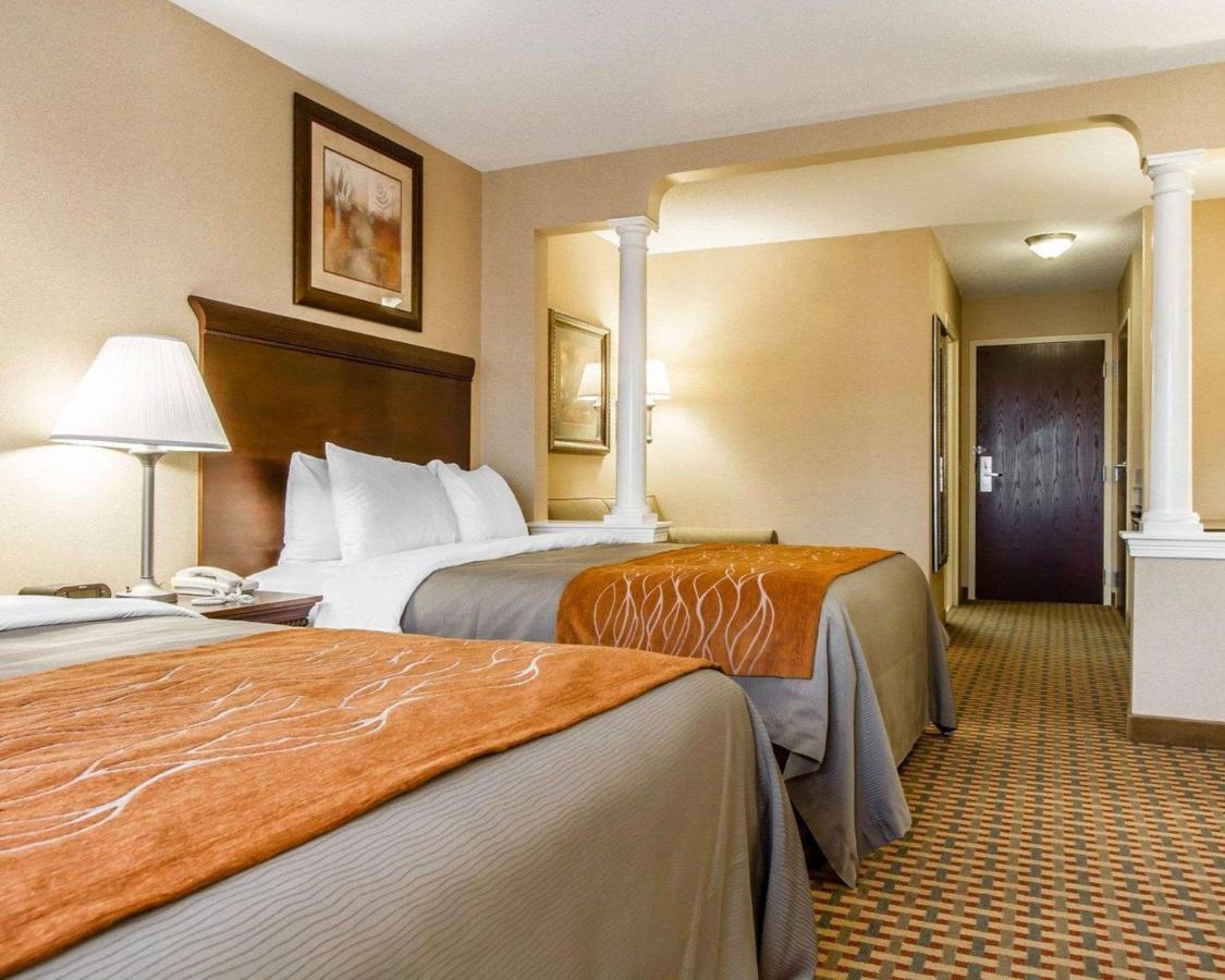 | Comfort Inn & Suites Scarborough