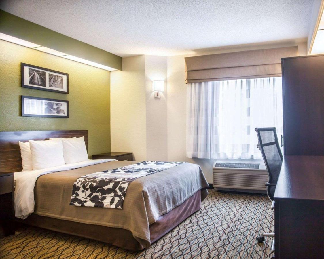 Queen Room - Accessible/Non-Smoking at Sleep Inn Rockville
