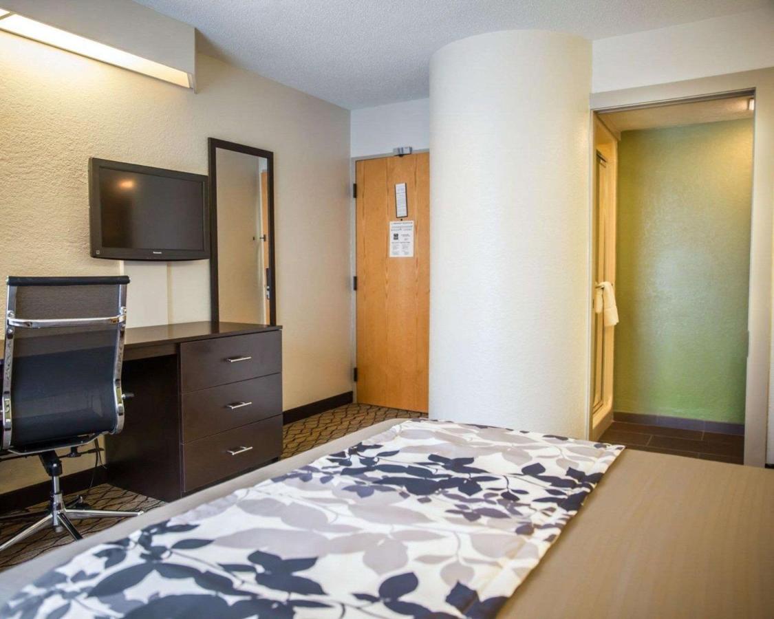 Queen Room - Accessible/Non-Smoking at Sleep Inn Rockville