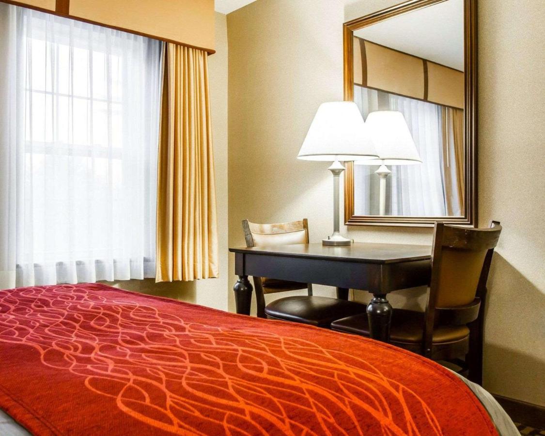 | Comfort Inn & Suites Scarborough