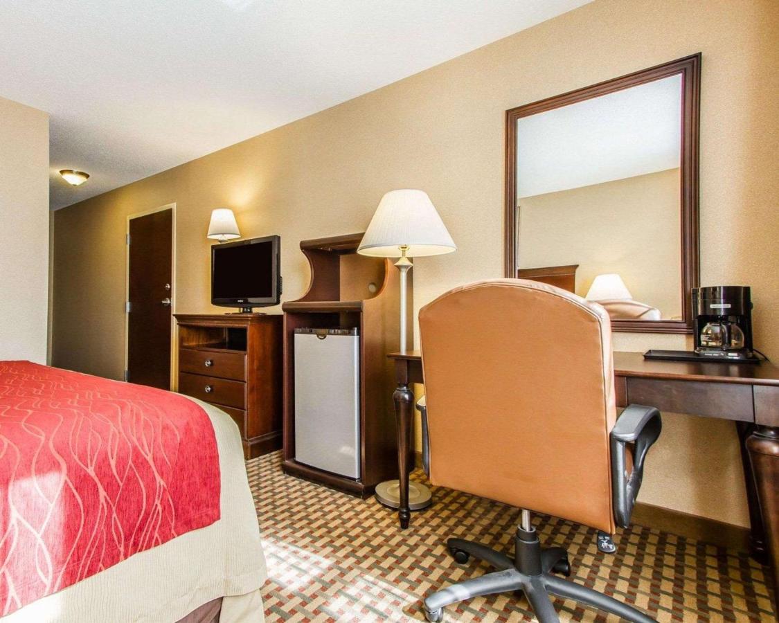 | Comfort Inn & Suites Scarborough