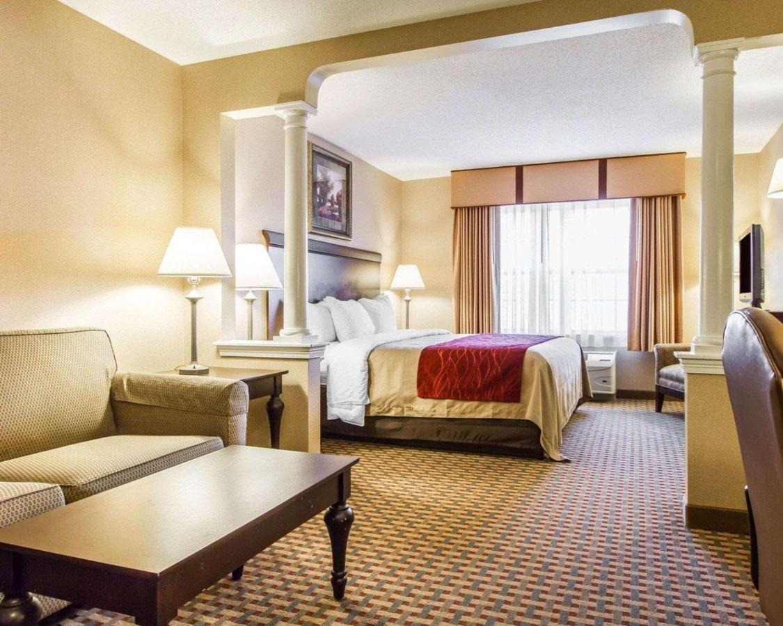 | Comfort Inn & Suites Scarborough