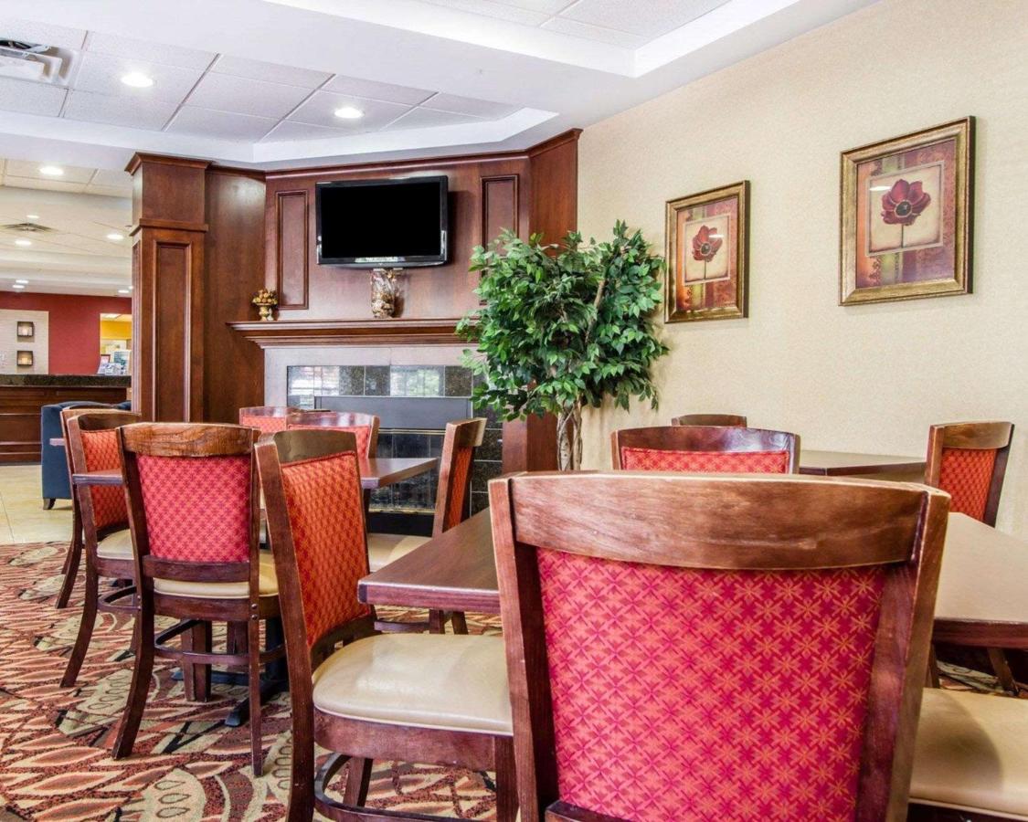 | Comfort Inn & Suites Scarborough