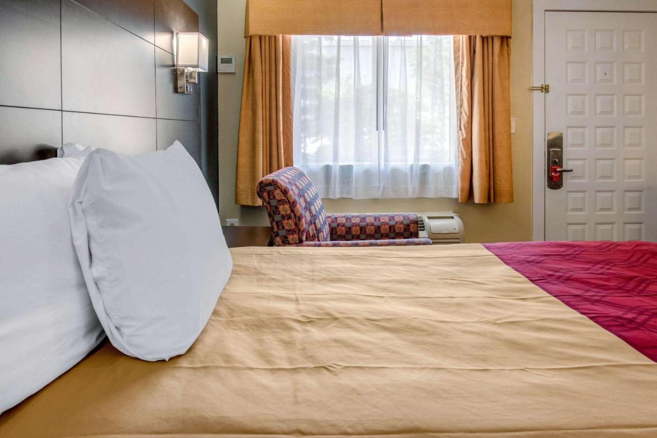 | Econo Lodge Freeport - Brunswick Area