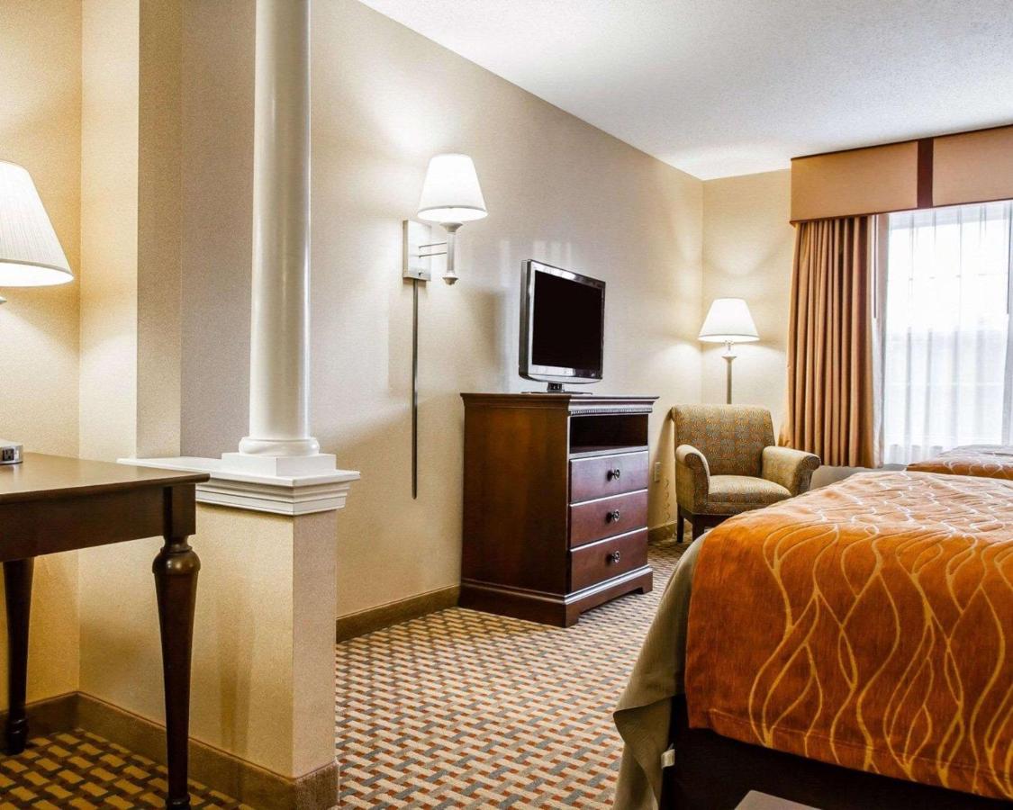 | Comfort Inn & Suites Scarborough