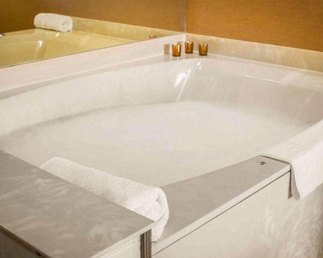 King Suite with Hot Tub and Sofa Bed - Non-Smoking at Quality Inn & Suites Port Huron