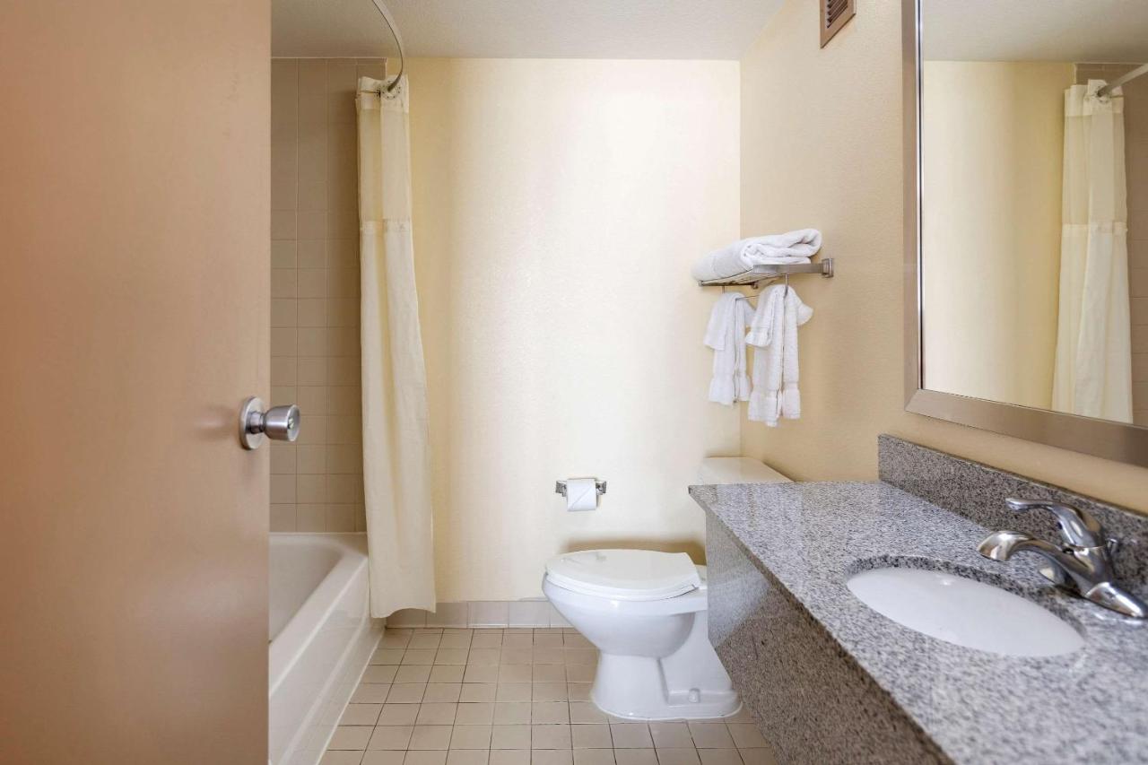 Standard King Room at Clarion Hotel Detroit Metro Airport