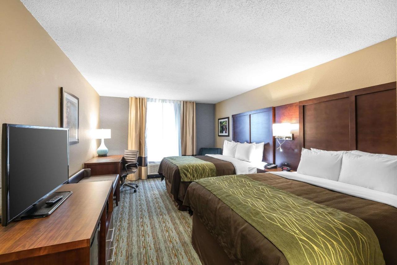 Queen Room with 2 Queen Beds and River View - Non-Smoking at Comfort Inn Bay City - Riverfront