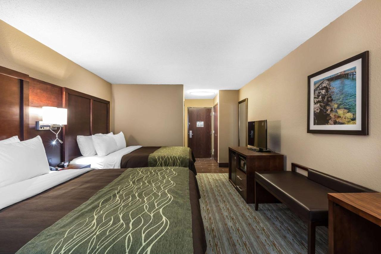 Queen Room with 2 Queen Beds and River View - Non-Smoking at Comfort Inn Bay City - Riverfront