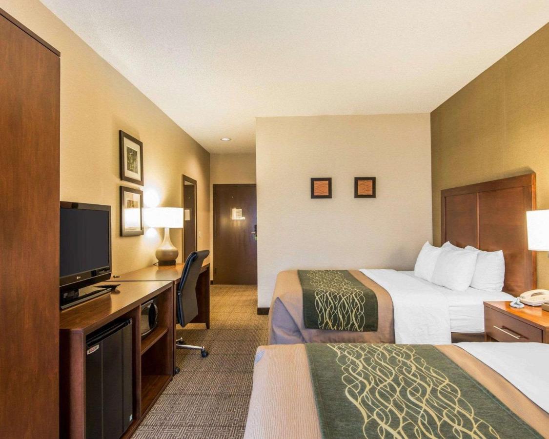 Queen Room with Two Queen Beds - Non-Smoking at Quality Inn Cameron
