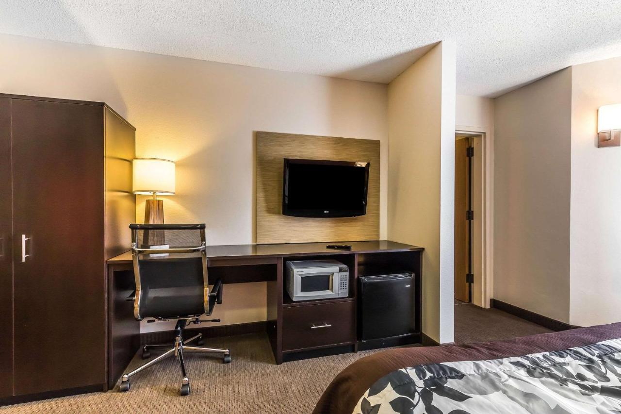 Queen Room with Accessible Tub - Accessible/Non-Smoking at Sleep Inn Springfield South I60 near Medical District