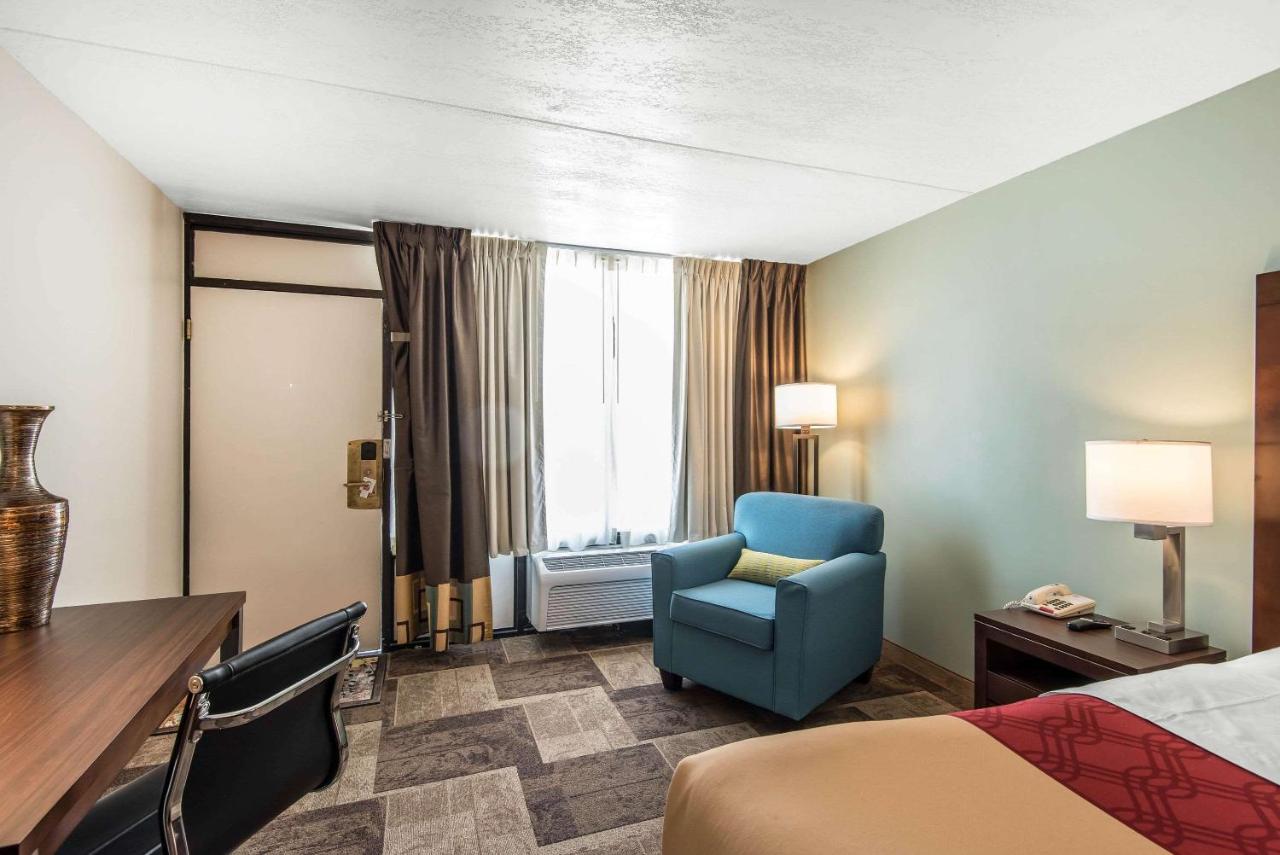 | Econo Lodge Oak Grove