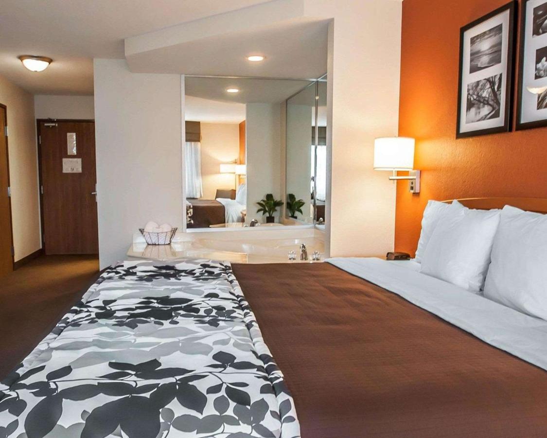 King Suite - Non-Smoking at Sleep Inn & Suites Lake of the Ozarks