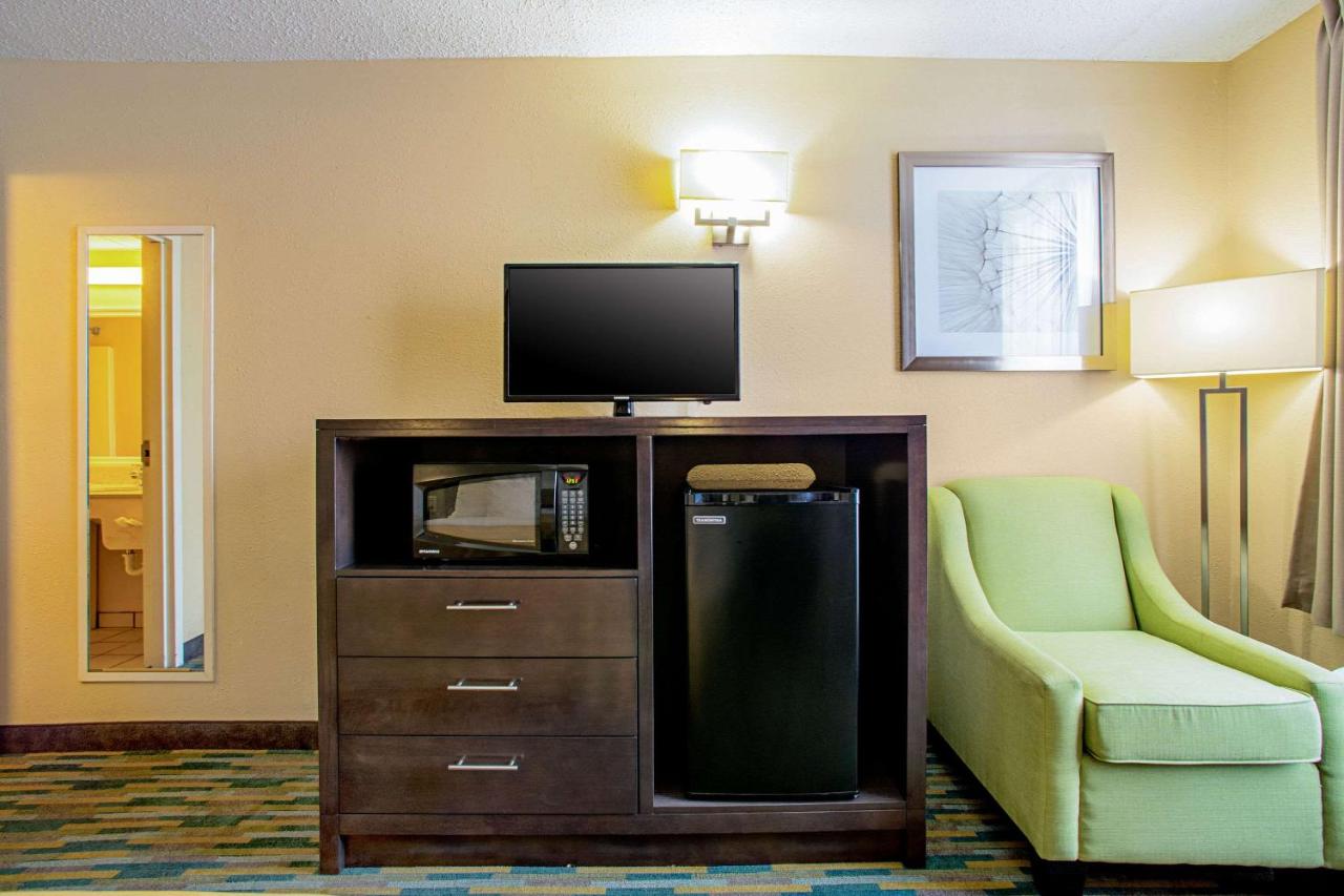 | Quality Inn Near Six Flags St. Louis