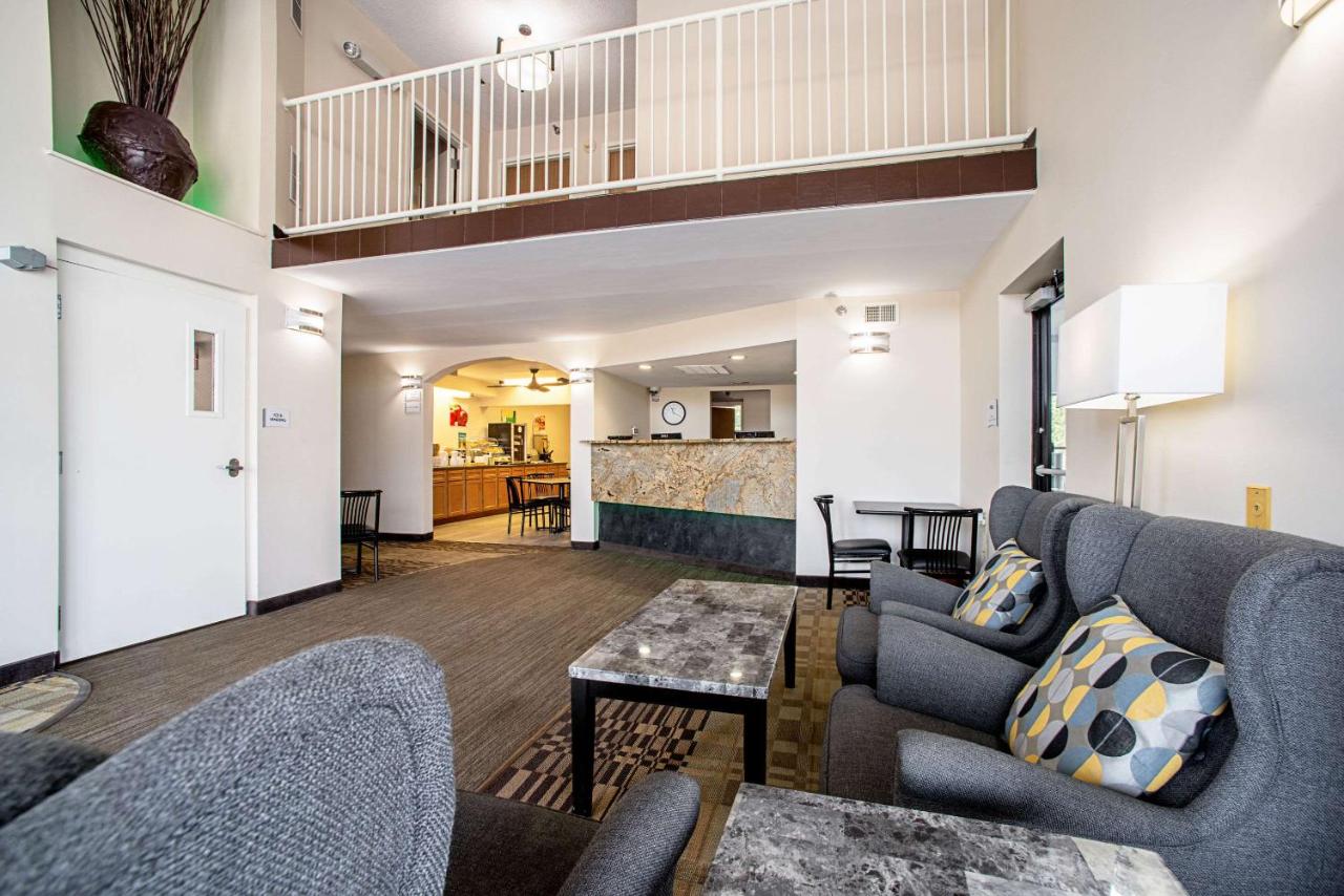 | Quality Inn Near Six Flags St. Louis