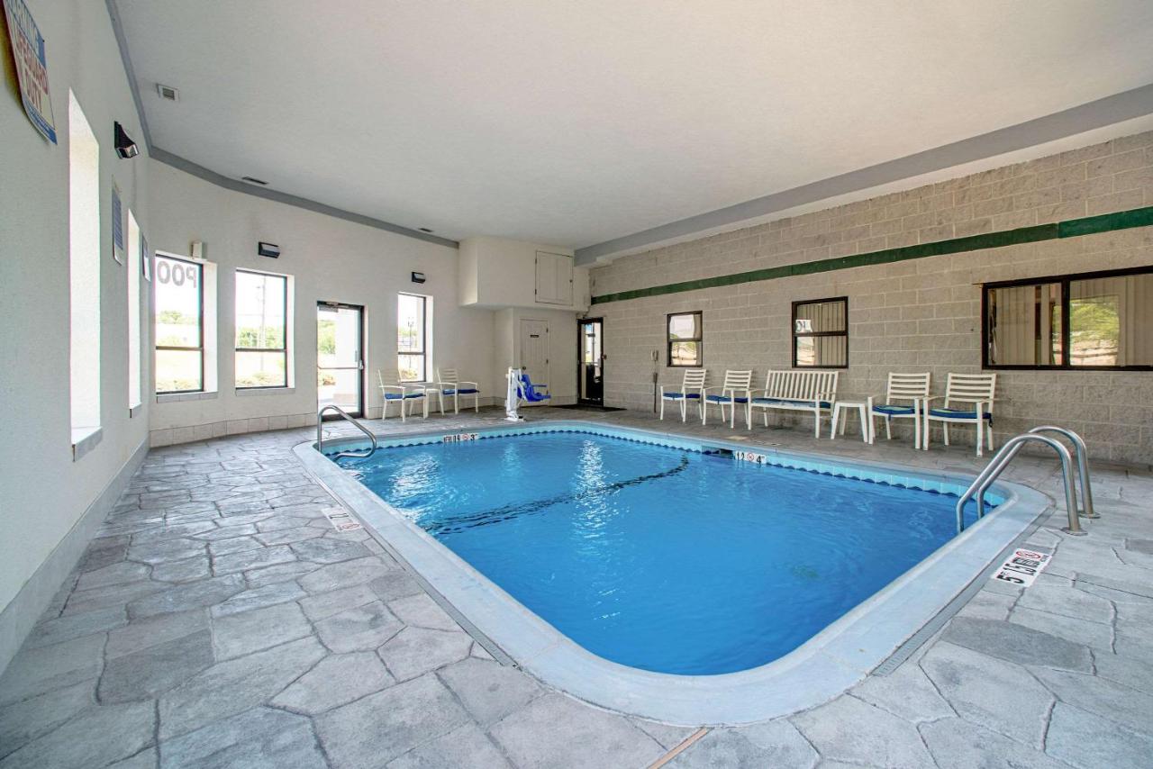| Quality Inn Near Six Flags St. Louis