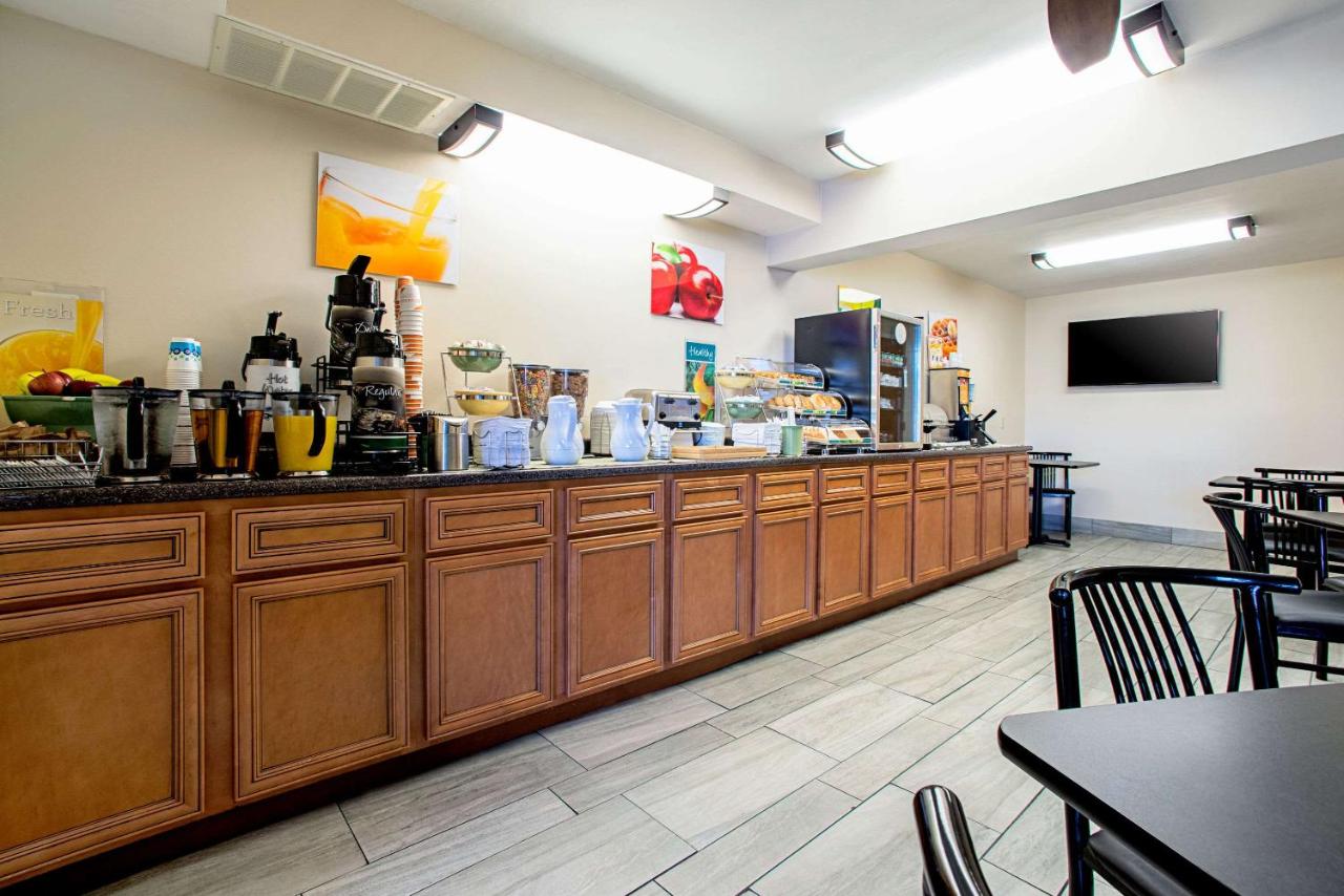 | Quality Inn Near Six Flags St. Louis