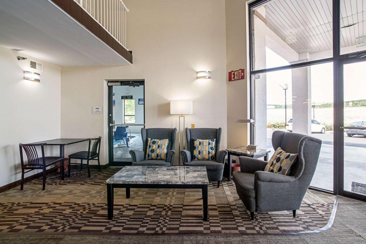 | Quality Inn Near Six Flags St. Louis