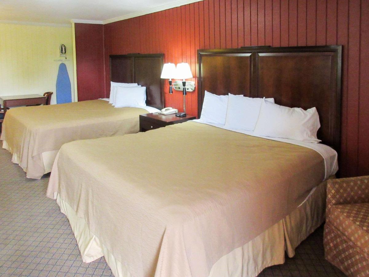 | Rodeway Inn