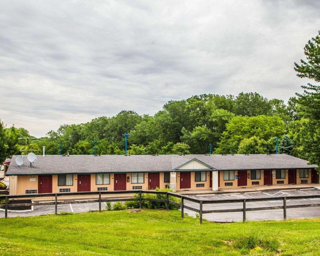  | Relax Inn Saint Charles