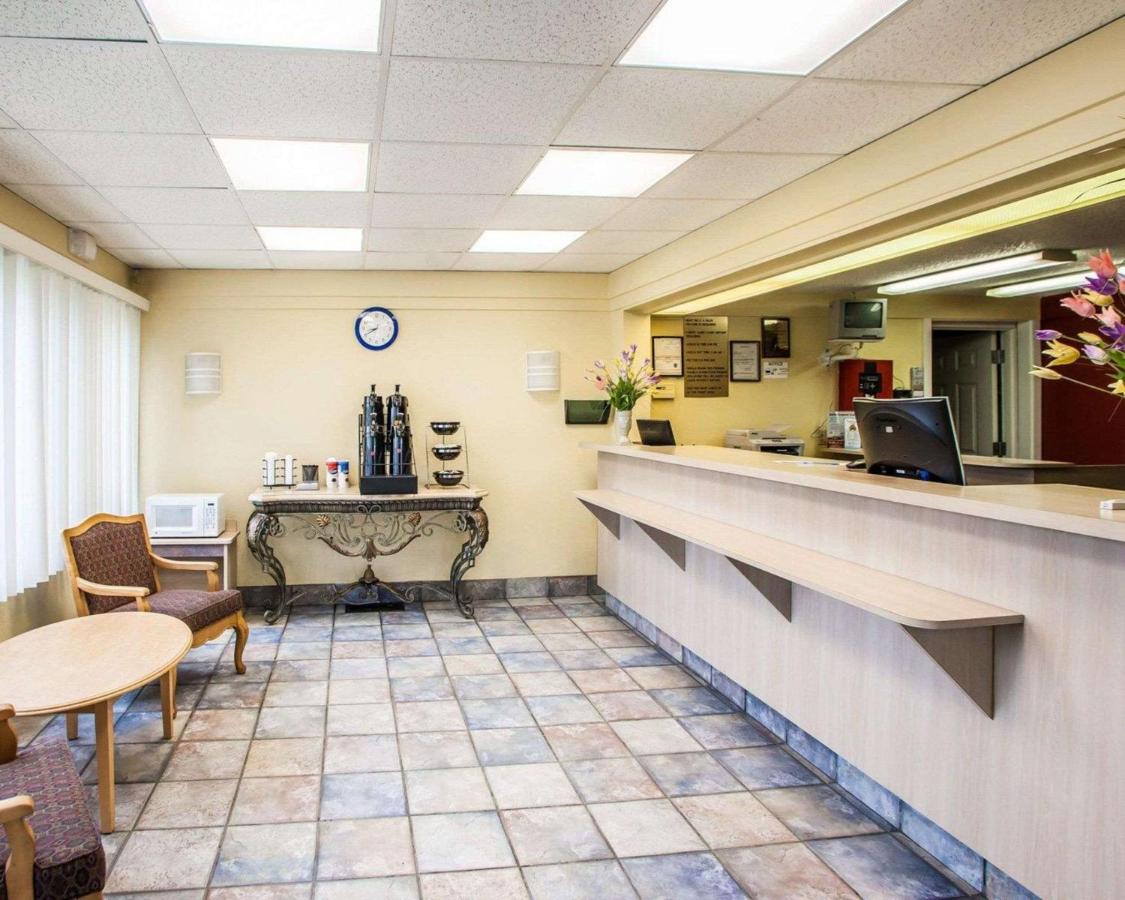  | Relax Inn Saint Charles