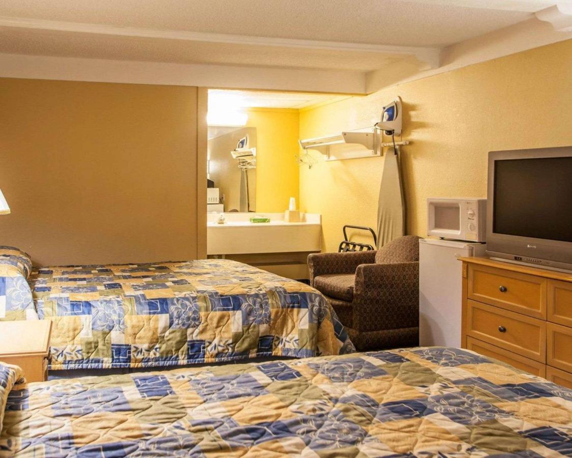  | Relax Inn Saint Charles