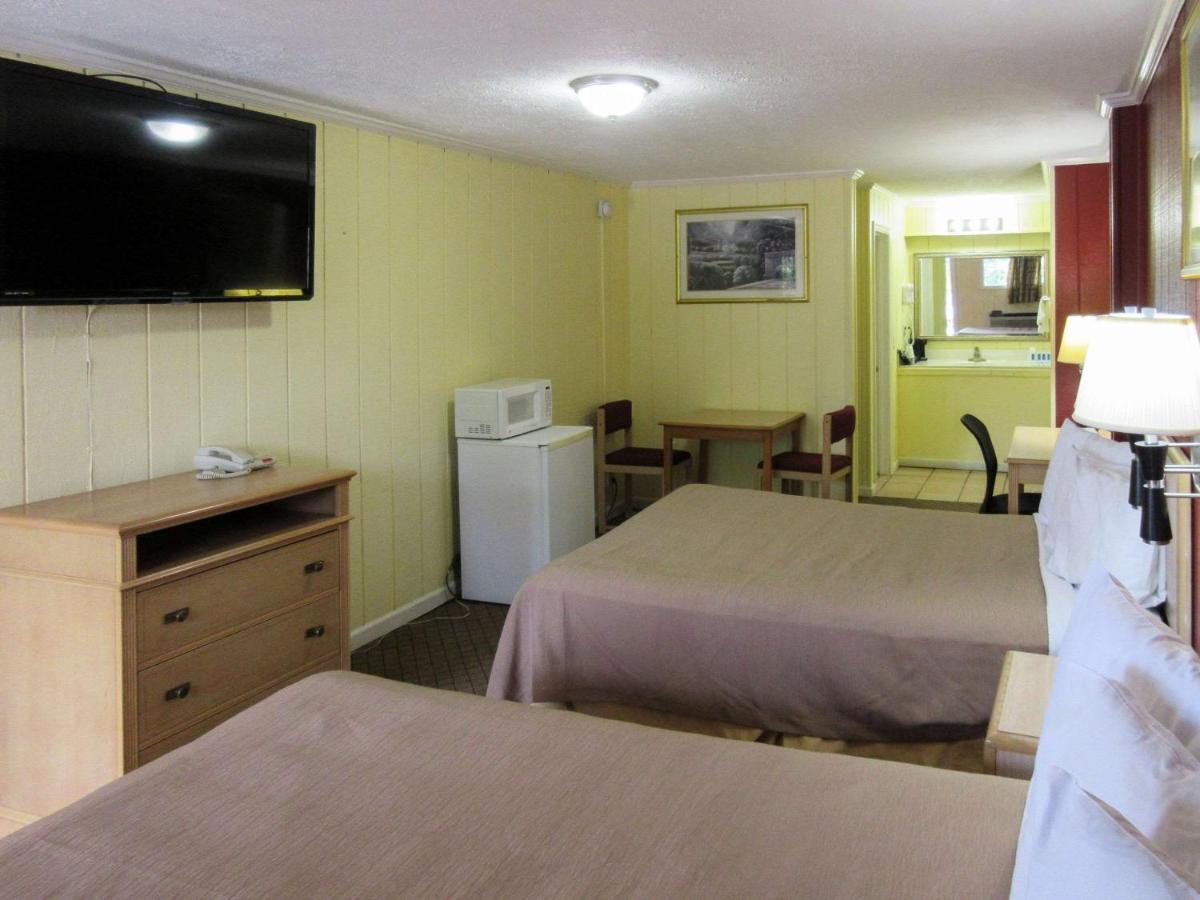 | Rodeway Inn