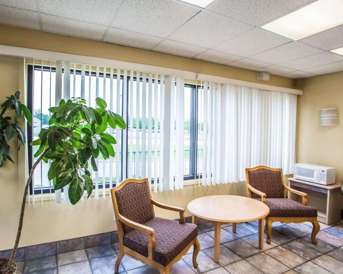  | Relax Inn Saint Charles