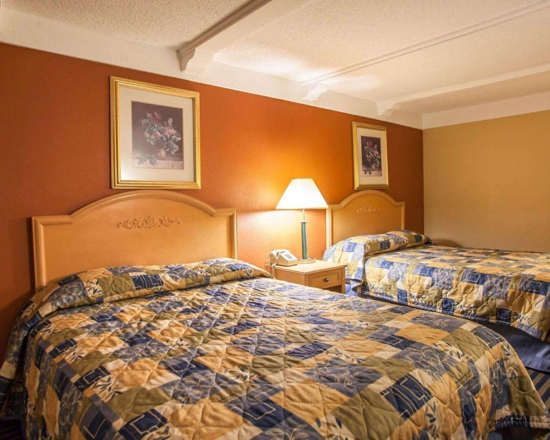  | Relax Inn Saint Charles