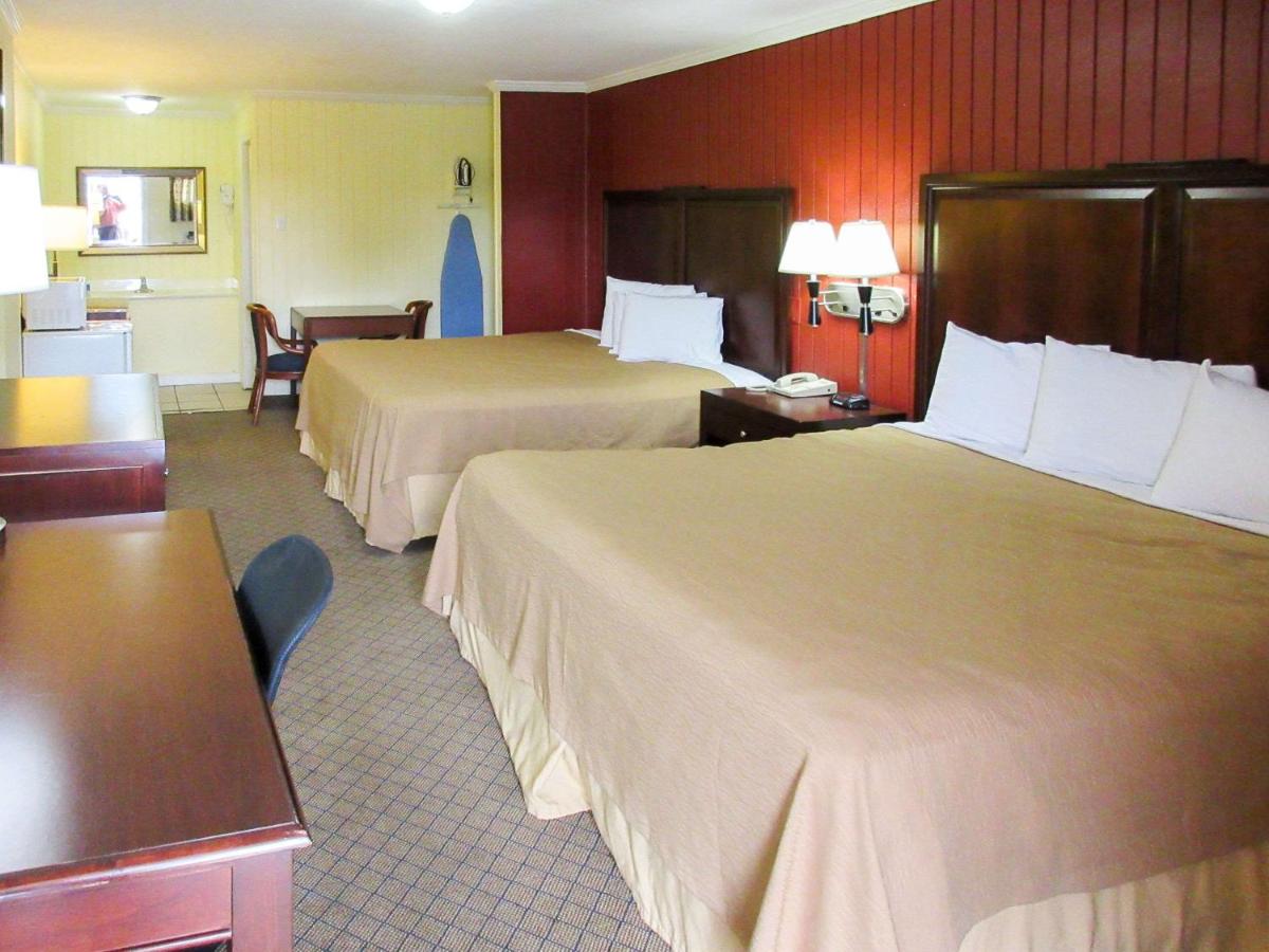 | Rodeway Inn