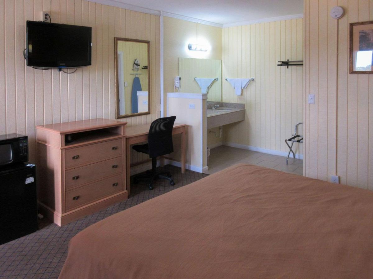 | Rodeway Inn