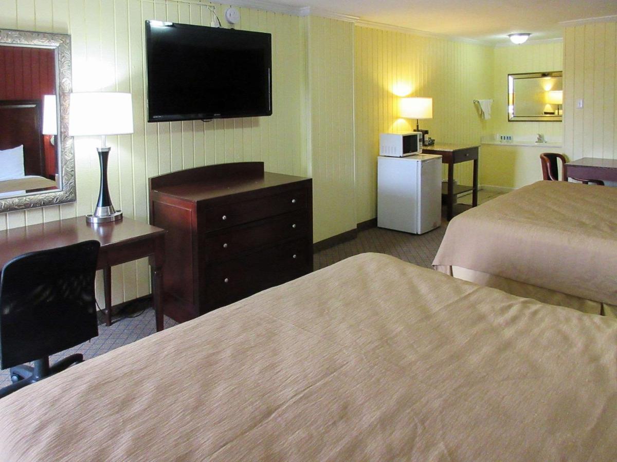 | Rodeway Inn