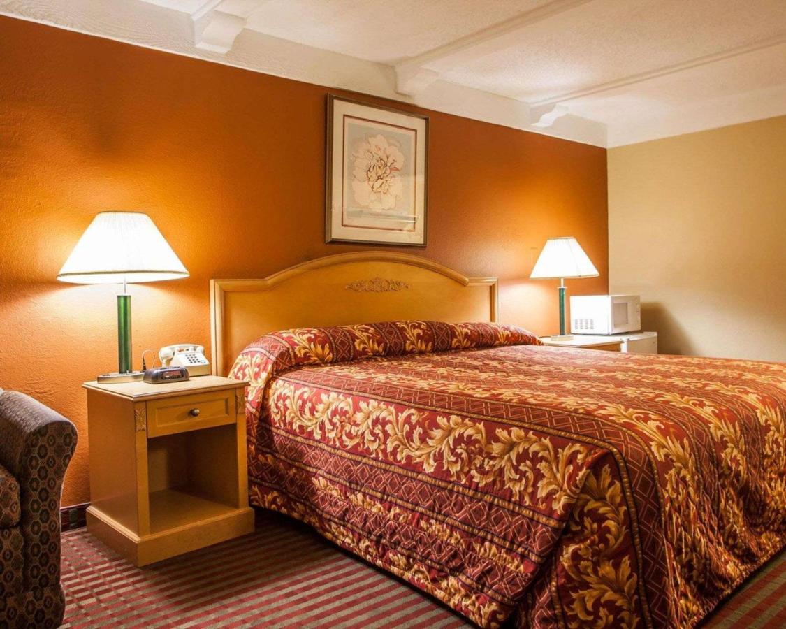  | Relax Inn Saint Charles