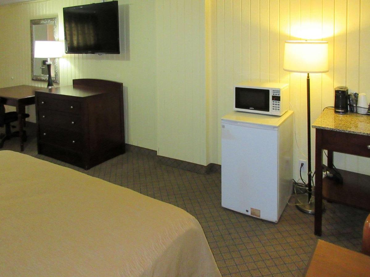 | Rodeway Inn