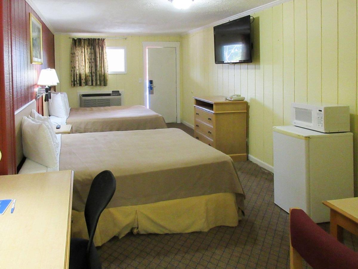 | Rodeway Inn