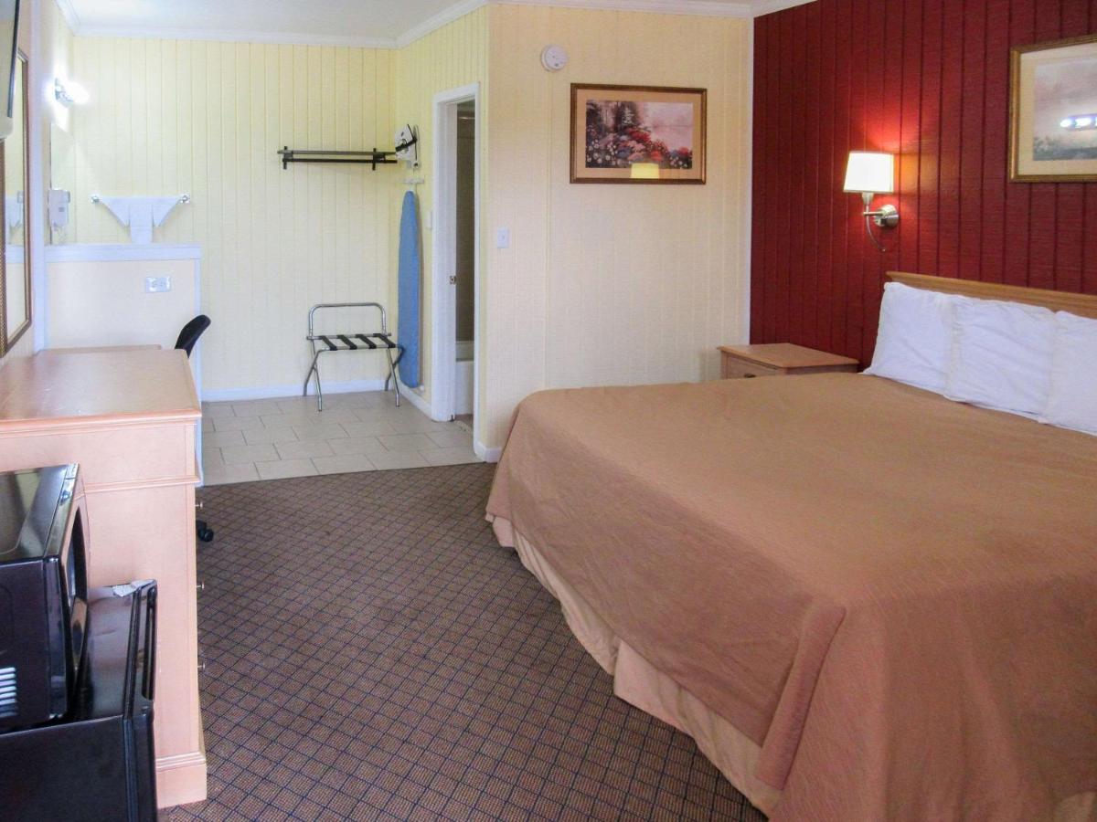 | Rodeway Inn