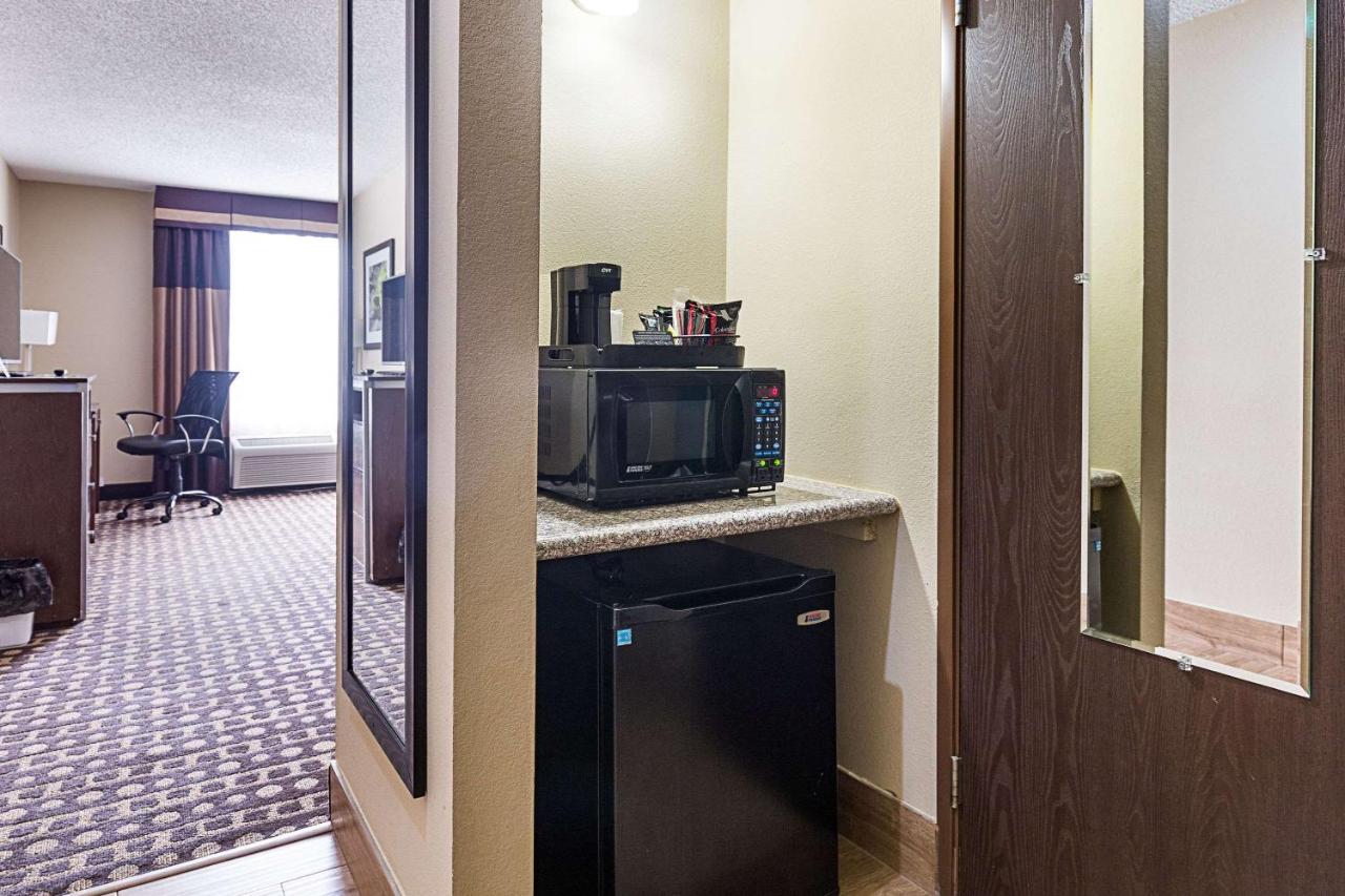 Queen Room with Two Queen Beds at Quality Inn West Plains