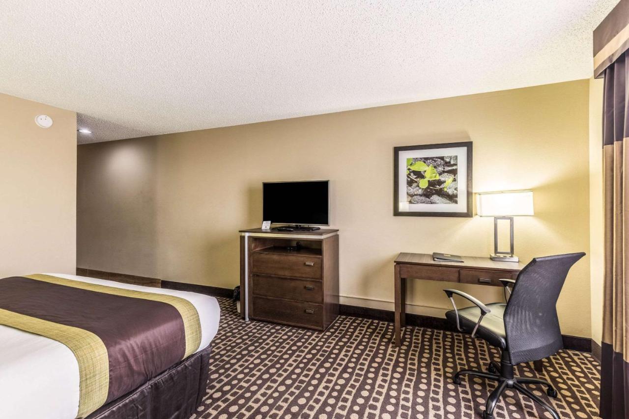 King Room - Accessible/Non-Smoking at Quality Inn West Plains