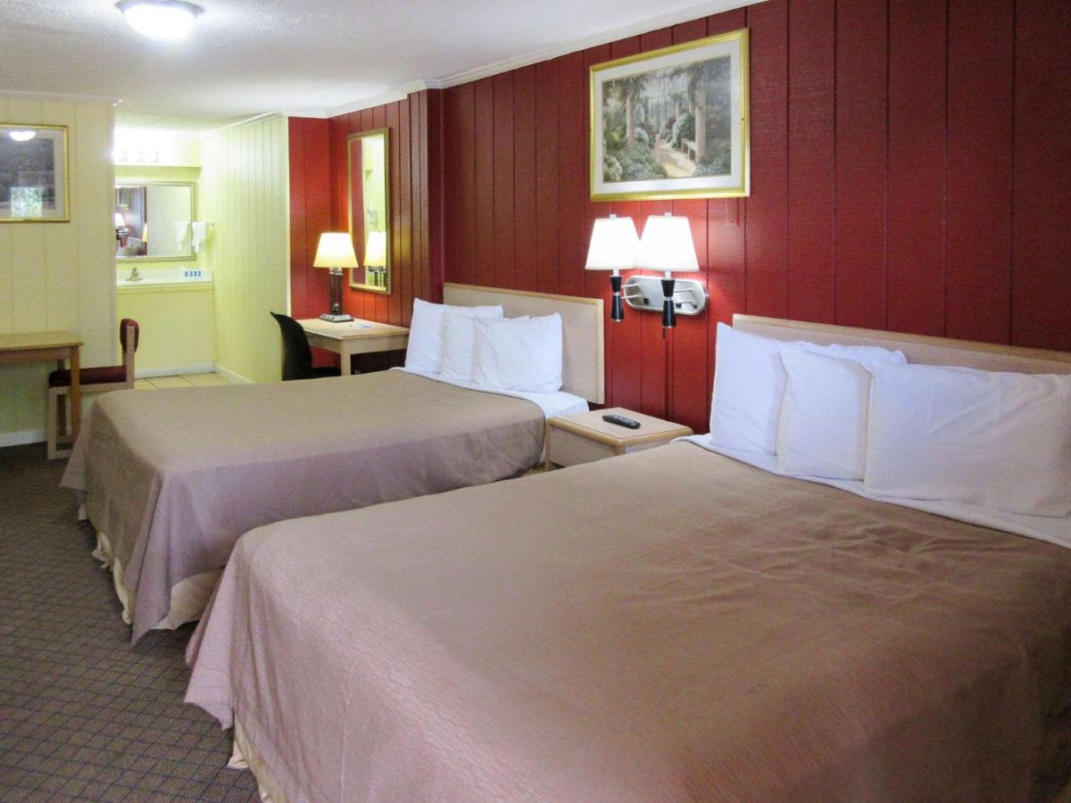 | Rodeway Inn