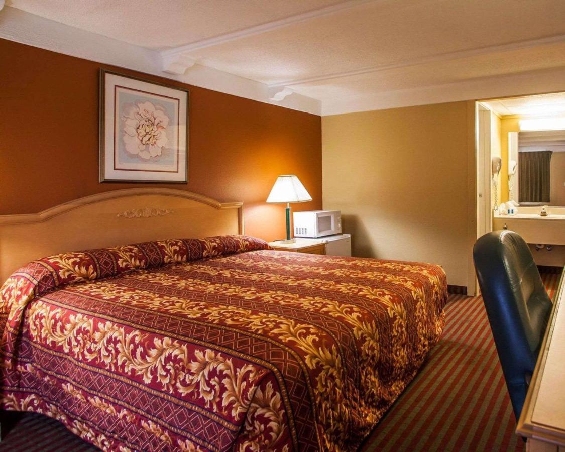  | Relax Inn Saint Charles