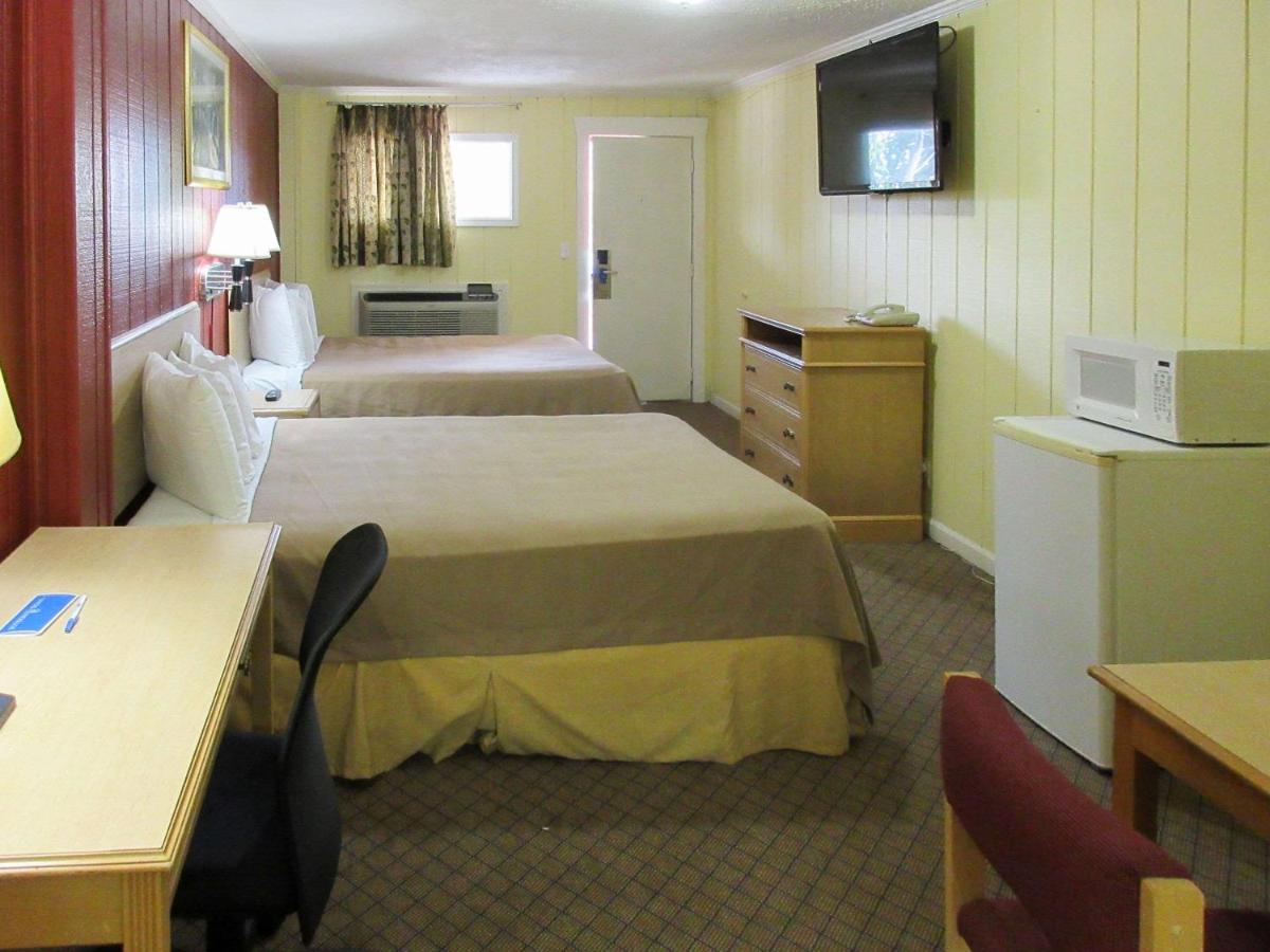 | Rodeway Inn