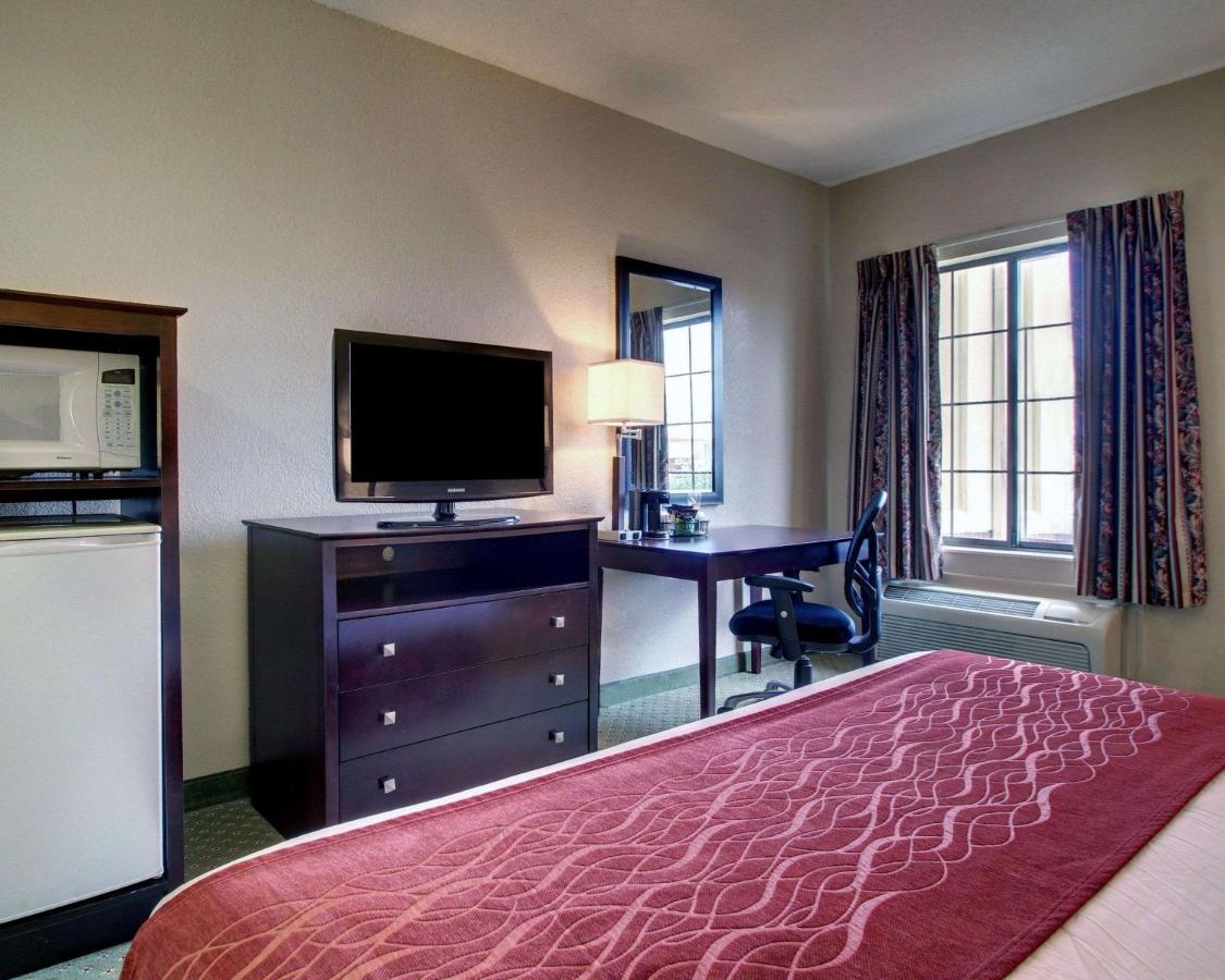 King Room - Non-Smoking at Columbia Inn & Suites