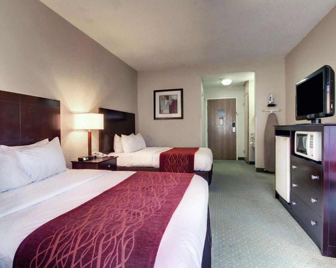 Double Room with Two Double Beds - Non-Smoking at Columbia Inn & Suites