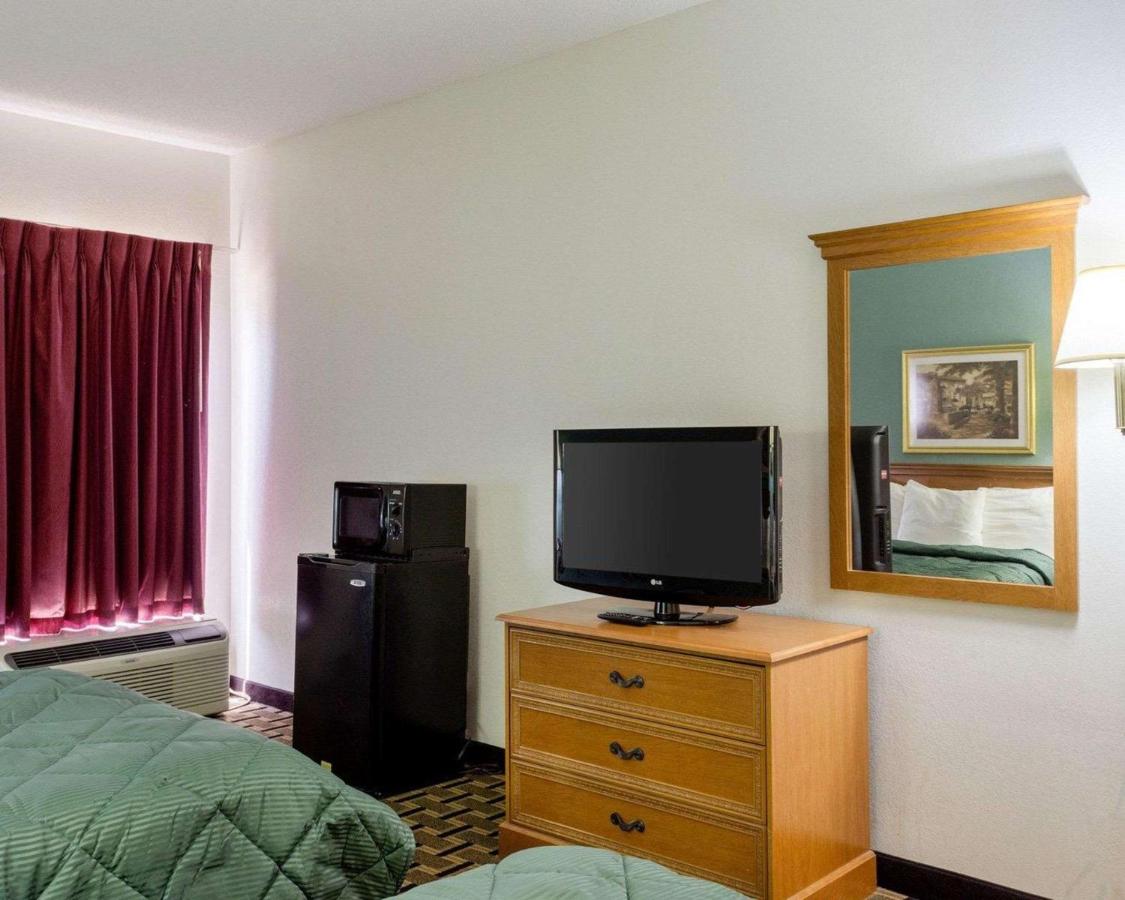 Double Room with Two Double Beds - Non-Smoking at Quality Inn Magee