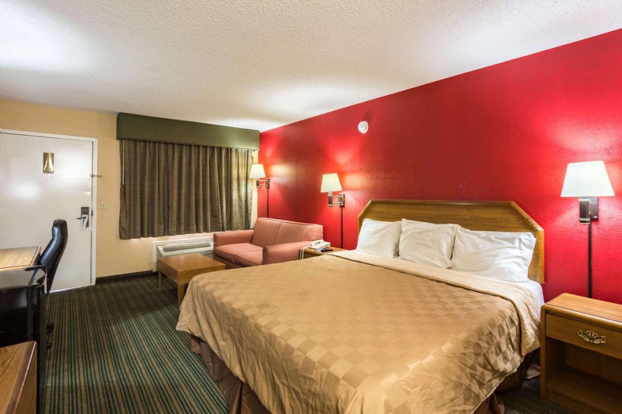 | Rodeway Inn Hazlehurst